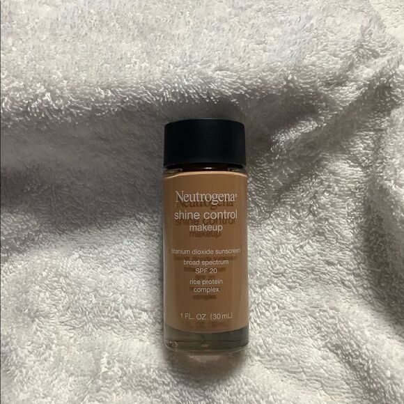 🎉Host Pick🎉Neutrogena Foundation - Picture 1 of 3
